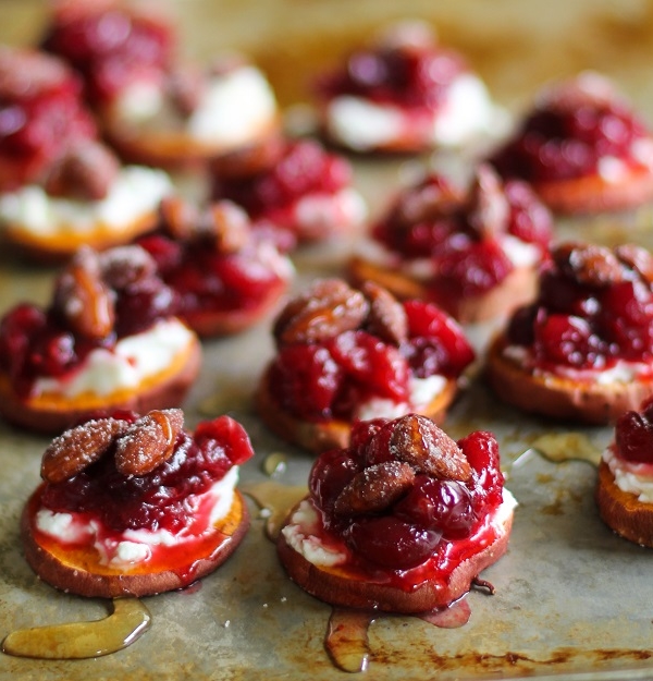Sweet Potato Rounds with Goat Cheese, Roasted Cranberries, @bluediamond almonds, and honey TheRoastedRoot.net #healthy #appetizer