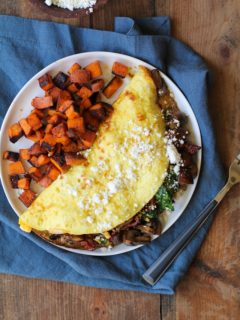 Spinach, Mushroom, Sun-Dried Tomato Omega-3 Omelet | TheRoastedRoot.net #healthy #breakfast #recipe