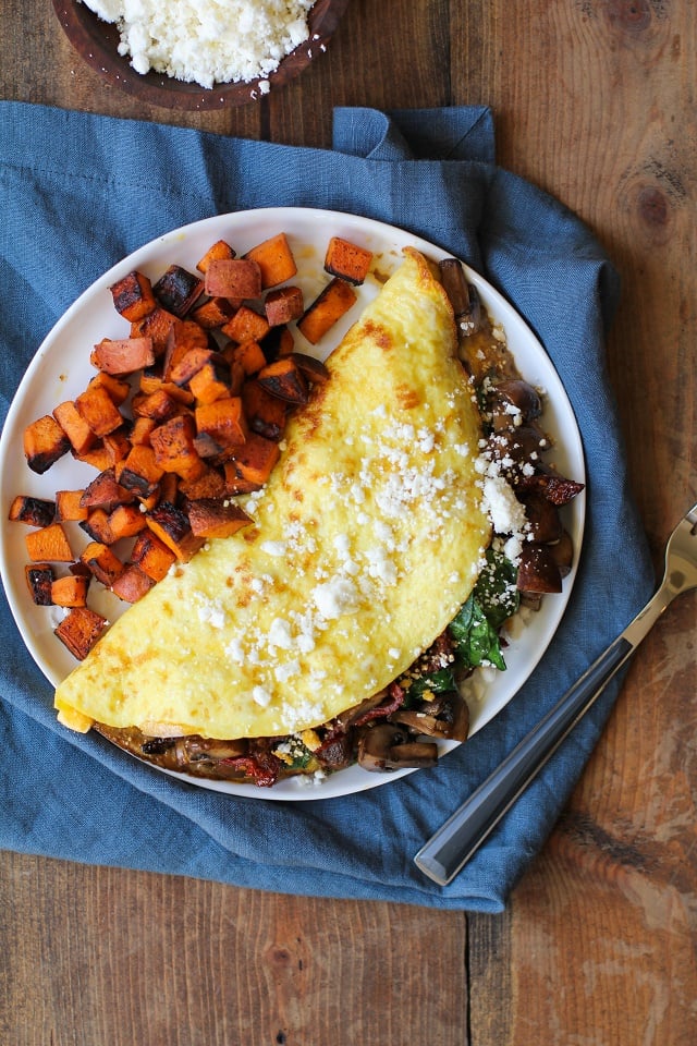 Spinach, Mushroom, Sun-Dried Tomato Omega-3 Omelet | TheRoastedRoot.net #healthy #breakfast #recipe