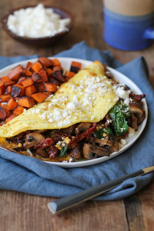 Spinach, Mushroom, Sun-Dried Tomato Omega-3 Omelet | TheRoastedRoot.net #healthy #breakfast #recipe