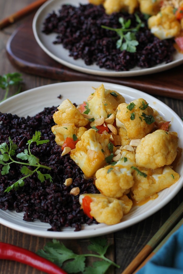 6-Ingredient 30-Minute Vegetarian Curry with cauliflower and bell pepper | TheRoastedRoot.net #healthy #vegetarian #recipe #vegan #meatlessmondays #30minutemeal