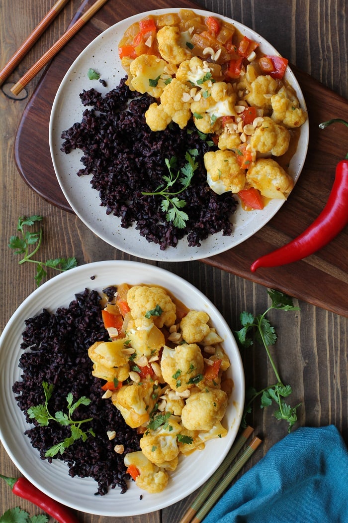 6-Ingredient 30-Minute Vegetarian Curry with cauliflower and bell pepper | TheRoastedRoot.net #healthy #vegetarian #recipe #vegan #meatlessmondays #30minutemeal