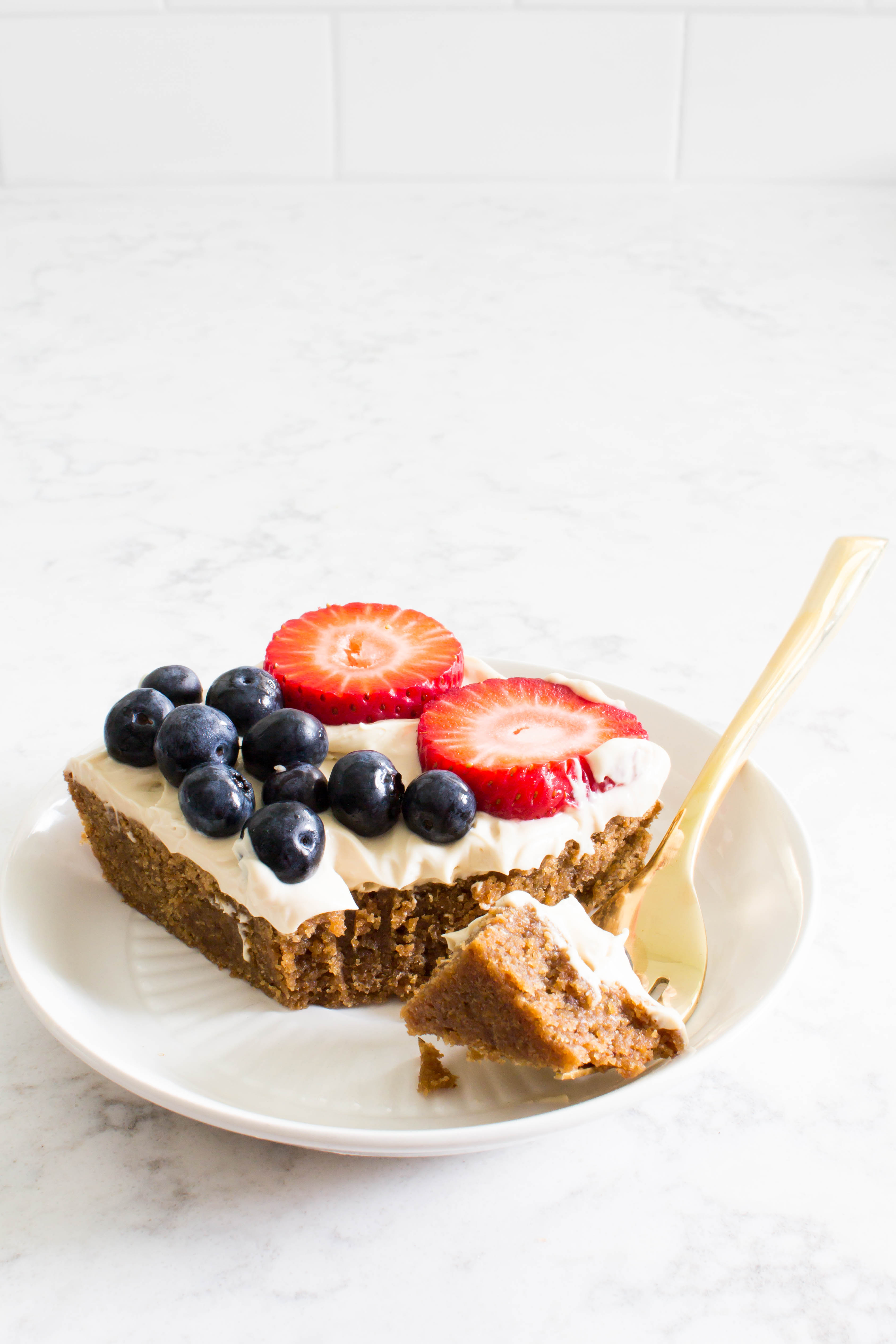 Almond Butter Snickerdoodle Bars with Cheesecake Frosting + 6 Recipes for your 4th of July Gathering 