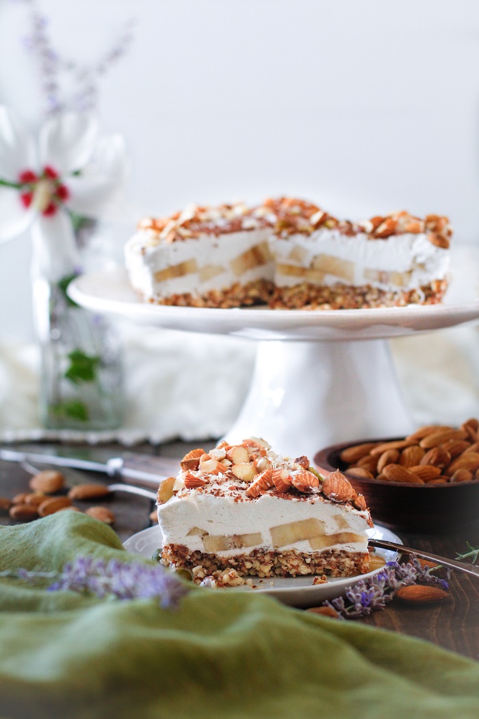 NO BAKE VEGAN BANANA CREAM PIE (PALEO) No Bake Vegan Banana Cream Pie | TheRoastedRoot.net #glutenfree #healthy #dessert #recipe #dairyfree #sugarfree