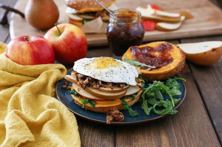 Pear Apple Cheddar Caramelized Onion Grilled Cheese Bagel Sandwiches | TheRoastedRoot.net #vegetarian #healthy #recipe
