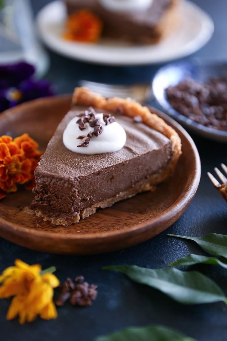 Avocado Chocolate Silk Pie - rich, creamy, naturally sweetened, paleo, vegan, and healthy!