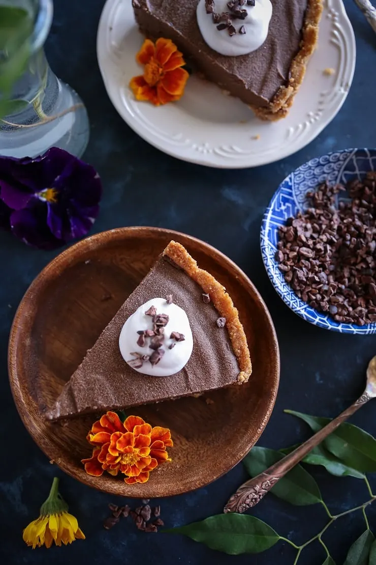Avocado Chocolate Silk Pie - rich, creamy, naturally sweetened, paleo, vegan, and healthy!