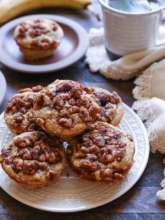 Grain-Free Banana Walnut Muffins made with almond flour and pure maple syrup. These paleo muffins are healthy, easy to prepare in your blender, and are perfectly healthy!