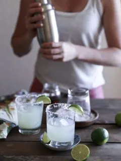 Naturally Sweetened Margaritas - a refined sugar-free skinny cocktail recipe perfect for Cinco de Mayo