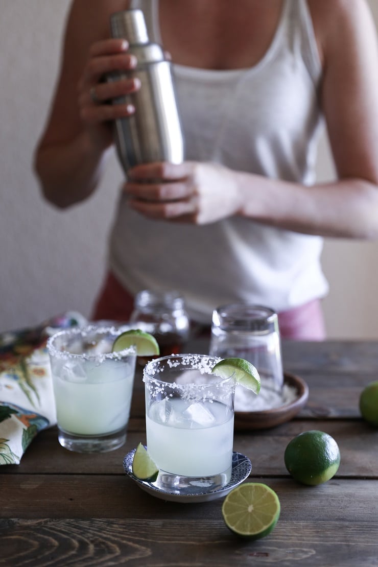 Naturally Sweetened Margaritas - a refined sugar-free skinny cocktail recipe perfect for Cinco de Mayo 