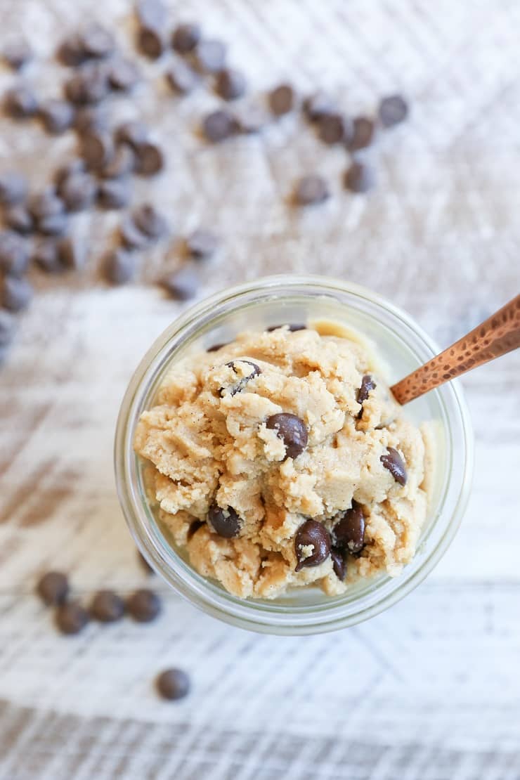 Paleo Chocolate Chip Edible Cookie Dough - vegan, refined sugar-free, paleo, gluten free, grain free, and healthy dessert recipe!