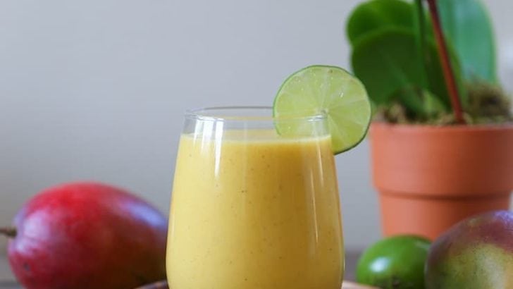 Immunity Boosting Tropical Smoothie - packed with vitamins, antioxidants, and protein for a healthful breakfast! #vegan #paleo