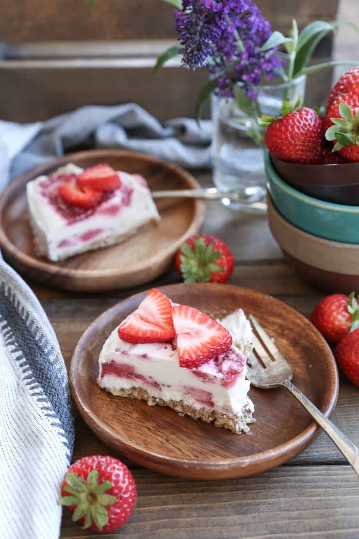 VEGAN STRAWBERRY CHEESECAKE (PALEO) Vegan Strawberry Cheesecake (Paleo) - a dairy-free, gluten-free, refined sugar-free no-bake dessert recipe!