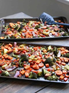 Crowd-Pleasing Roasted Vegetables - a basic recipe with lots of room for adaptations! This vegan and vegetarian side dish is perfect for serving guests!