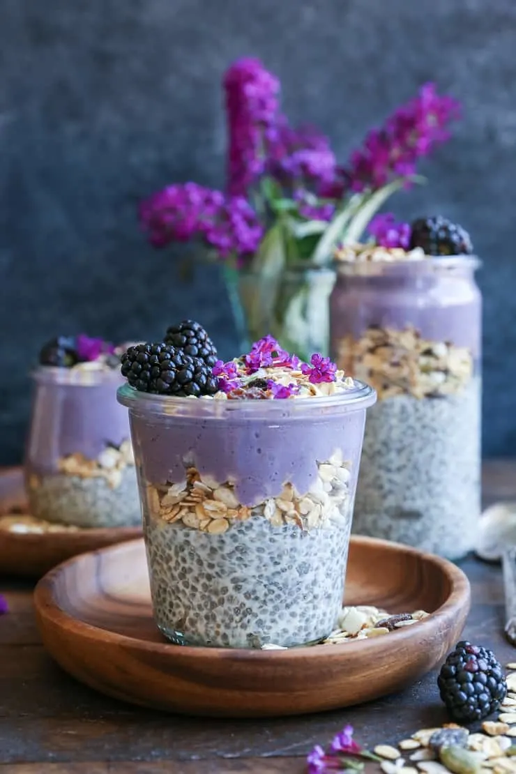  Blackberry Smoothie Chia Seed Pudding Parfaits - a healthful breakfast packed with vitamins, antioxidants, and nutrients. Perfect for breakfast or snack on-the-go! #vegan #healthy #breakfast #recipe