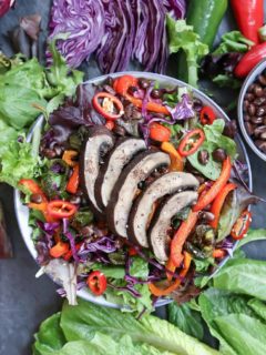 Grilled Portobello Mushroom and Bell Pepper Salad with Black Beans - a healthy vegetarian meal that's easy to whip up any night of the week!