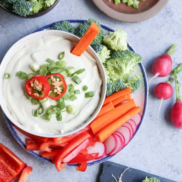 Paleo Sour Cream & Onion Dip - a luscious dip for chips and raw vegetables that's dairy-free, vegan, and paleo friendly. A healthier take on the classic dip!