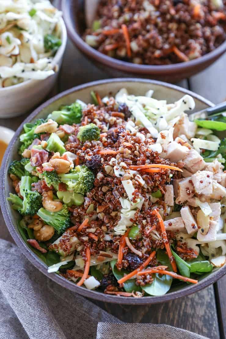 CRUNCHY QUINOA CABBAGE BROCCOLI SPINACH SALAD Detox spinach salad with quinoa, broccoli, cabbage, cashews, bacon, dried cranberries, and orange-ginger dressing #paleo #healthy #saladrecipe