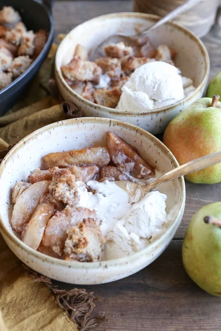 CARDAMOM-SPICED PEAR CRUMBLE (PALEO) Cardamom-Spiced Paleo Pear Crumble - this grain-free, refined sugar-free, dairy-free dessert is paleo and healthy!