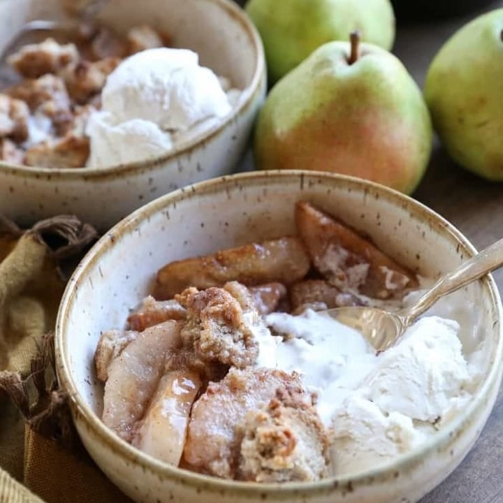 Cardamom-Spiced Pear Crumble - this grain-free, refined sugar-free, dairy-free dessert is paleo and healthy!