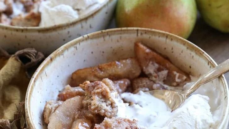 Cardamom-Spiced Pear Crumble - this grain-free, refined sugar-free, dairy-free dessert is paleo and healthy!
