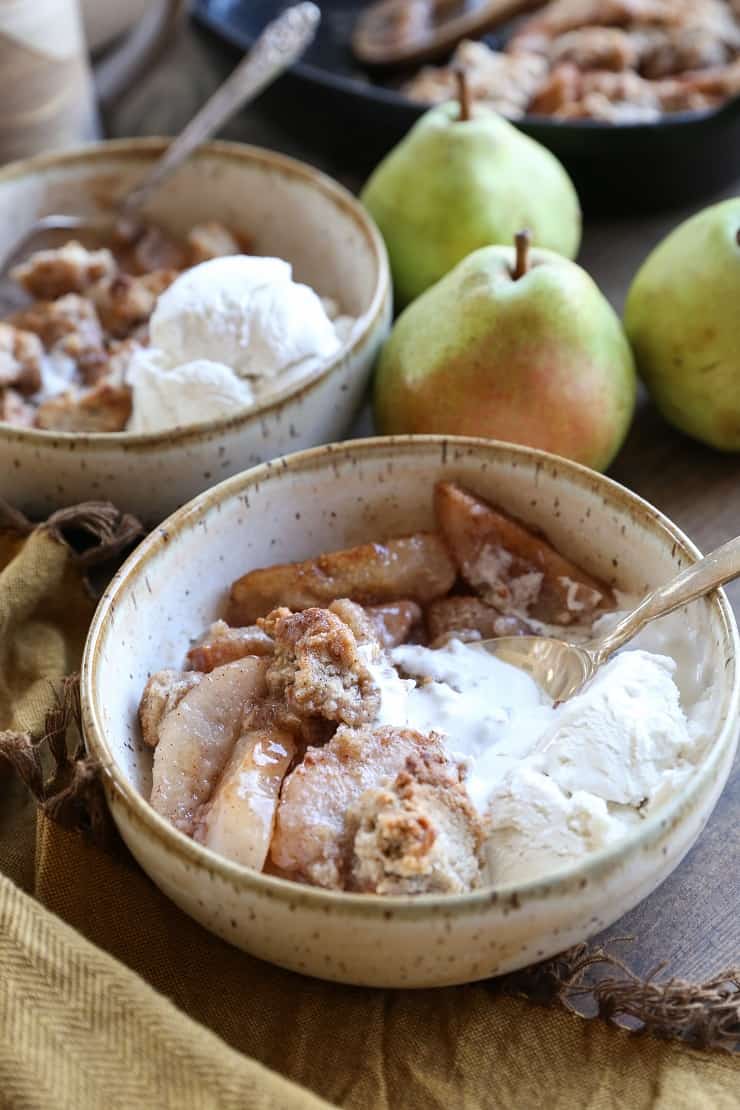 Cardamom-Spiced Pear Crumble - this grain-free, refined sugar-free, dairy-free dessert is paleo and healthy!