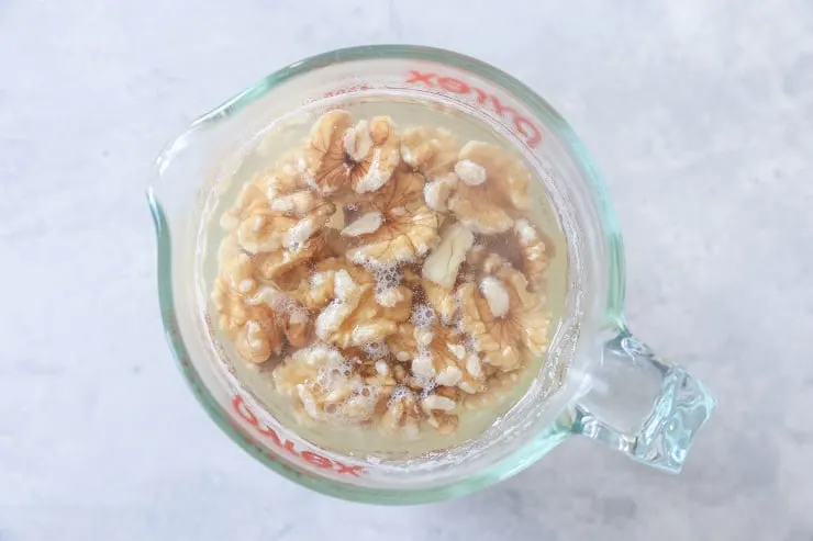 How to make walnut milk at home