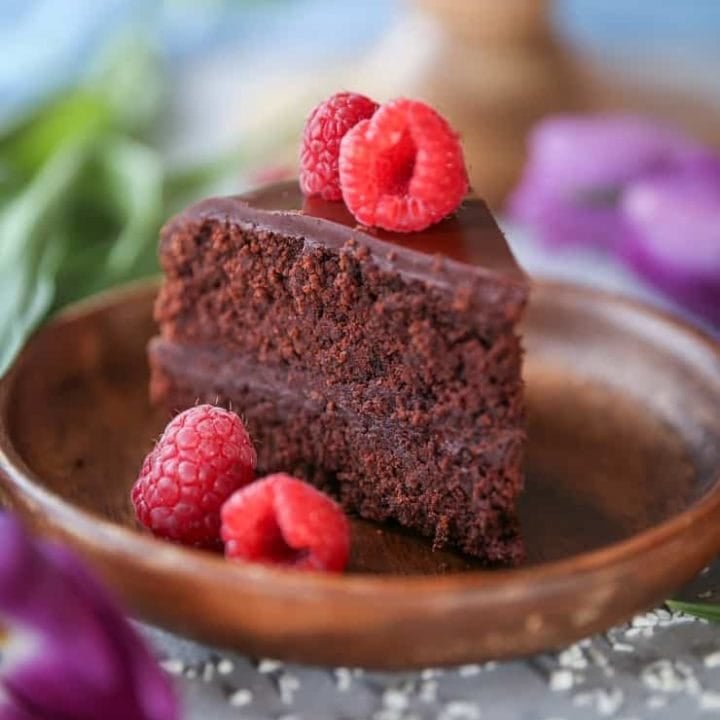 Paleo Chocolate Cake with Chocolate Ganache Frosting - a healthier version of classic chocolate cake, made with almond flour and pure maple syrup