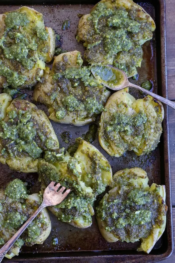 Pesto Smashed Potatoes - an easy, healthy side dish that goes perfectly with any main entree