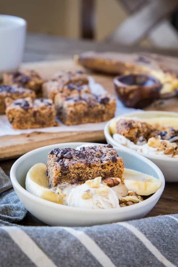 Chocolate Chip Paleo Blondies - grain-free, dairy-free, refined sugar-free blondies made with almond flour and coconut sugar. These delicious bars are vegan and healthier!