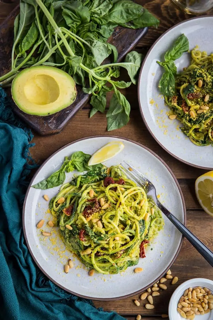 Avocado Pesto Zoodles with Spinach, Sun-Dried Tomatoes, and Pine Nuts - this simple and easy dish only takes 30 minutes to make and is vegan, paleo, and healthy