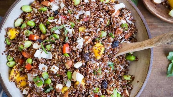 Mango Edamame Quinoa Salad - a nutritious side dish perfect for sharing with friends and family #vegan #paleo | TheRoastedRoot.net
