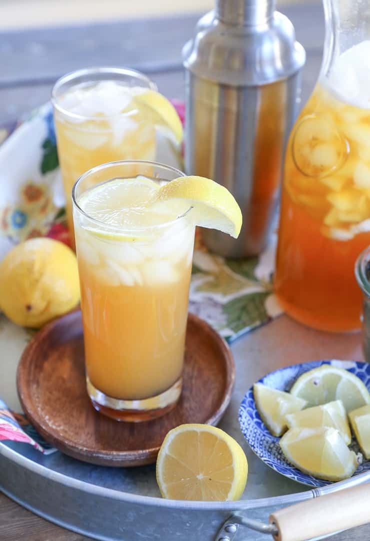 Vanilla Bean Jasmine Arnold Palmer - a classic Arnold Palmer made with vanilla infused jasmine tea - unique and refreshing summer mocktail (or cocktail!) TheRoastedRoot.com