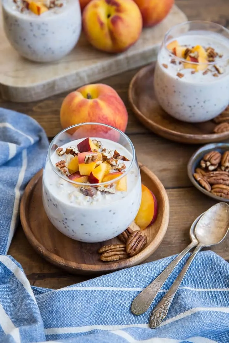 Peaches and Cream Overnight Oats - a gluten-free, dairy-free, vegan and healthy. This recipe is quick and easy to prepare!
