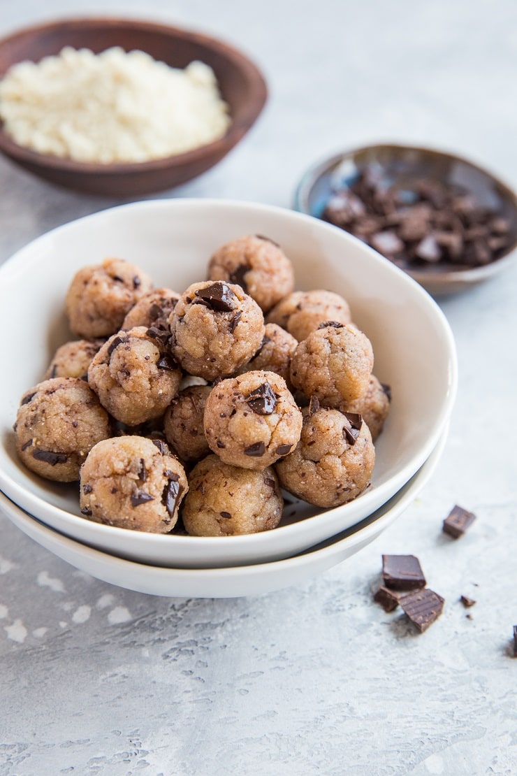 Keto Edible Cookie Dough - sugar-free, low-carb, grain-free, egg-free ready to eat cookie dough bites that require just 5 minutes and a few ingredients!