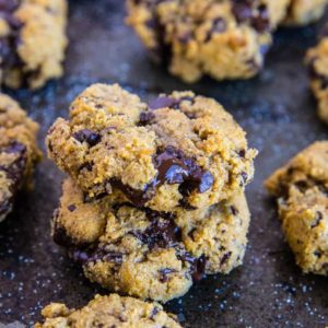 Paleo Pumpkin Chocolate Chip Cookies-kornfri, raffinerat sockerfritt, mjölkfritt och hälsosamt | TheRoastedRoot.com