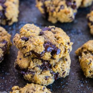 Paleo Gresskar Chocolate Chip Cookies-korn - fri, raffinert sukkerfritt, meierifritt og sunt | TheRoastedRoot.com