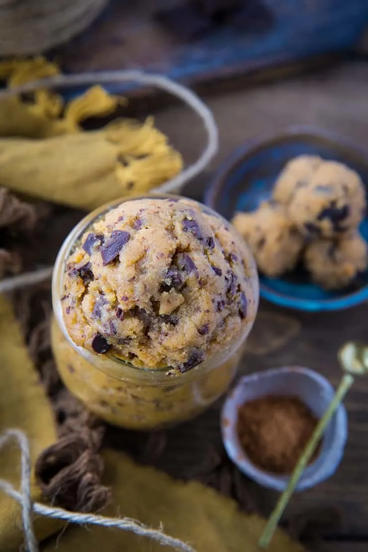 Paleo and Vegan Pumpkin Chocolate Chip Edible Cookie Dough - a no-bake treat that only requires 7 ingredients - recipe includes keto option