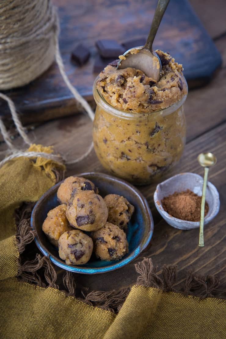 Paleo Pumpkin Edible Cookie Dough - a no-cook pumpkin recipe that is paleo, vegan, and keto