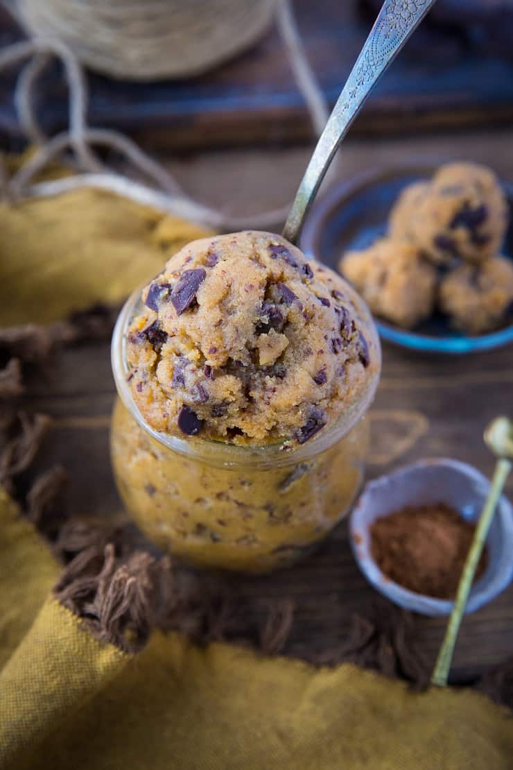 Paleo Pumpkin Edible Cookie Dough - a no-cook pumpkin recipe that is paleo, vegan, and keto