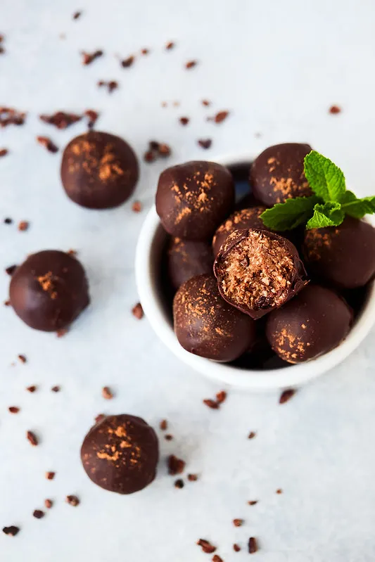 These delicious Low-Carb Mint Chip Cookie Dough Bites take a bath in rich, silky dark chocolate for an easy, fun and super tasty sweet treat! So easy to put together and you can sweeten to your liking. These Cookie Dough Bites are low carb, keto-friendly, paleo, vegan.