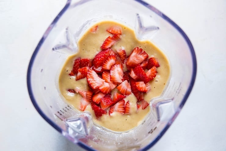 How to make paleo strawberry banana bread in a blender