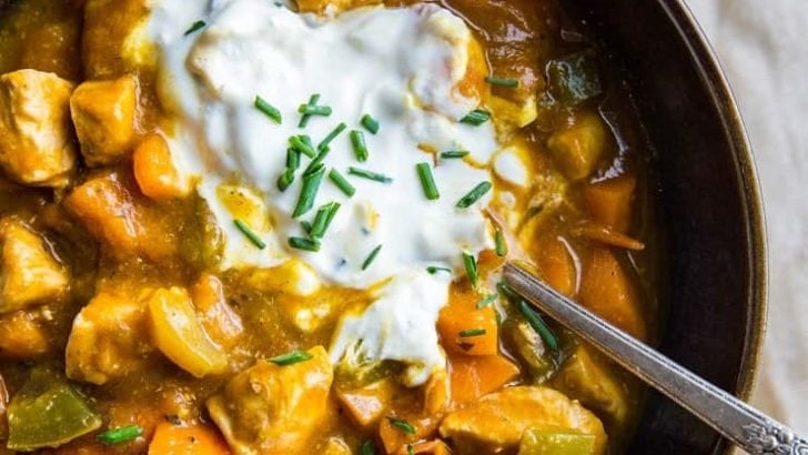 Bean-free Pumpkin Chicken Chili (paleo) for a delightful fall chili recipe. This easy chili comes together in just 45 minutes! | TheRoastedRoot.net