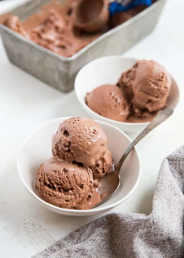 Easy chocolate ice cream recipe - two bowls of no-churn chocolate ice cream