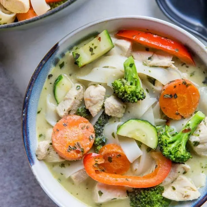Easy Green Curry Noodle Soup with Chicken and Vegetables - a clean, filling, and delicious dinner recipe! Gluten-free, nutritious