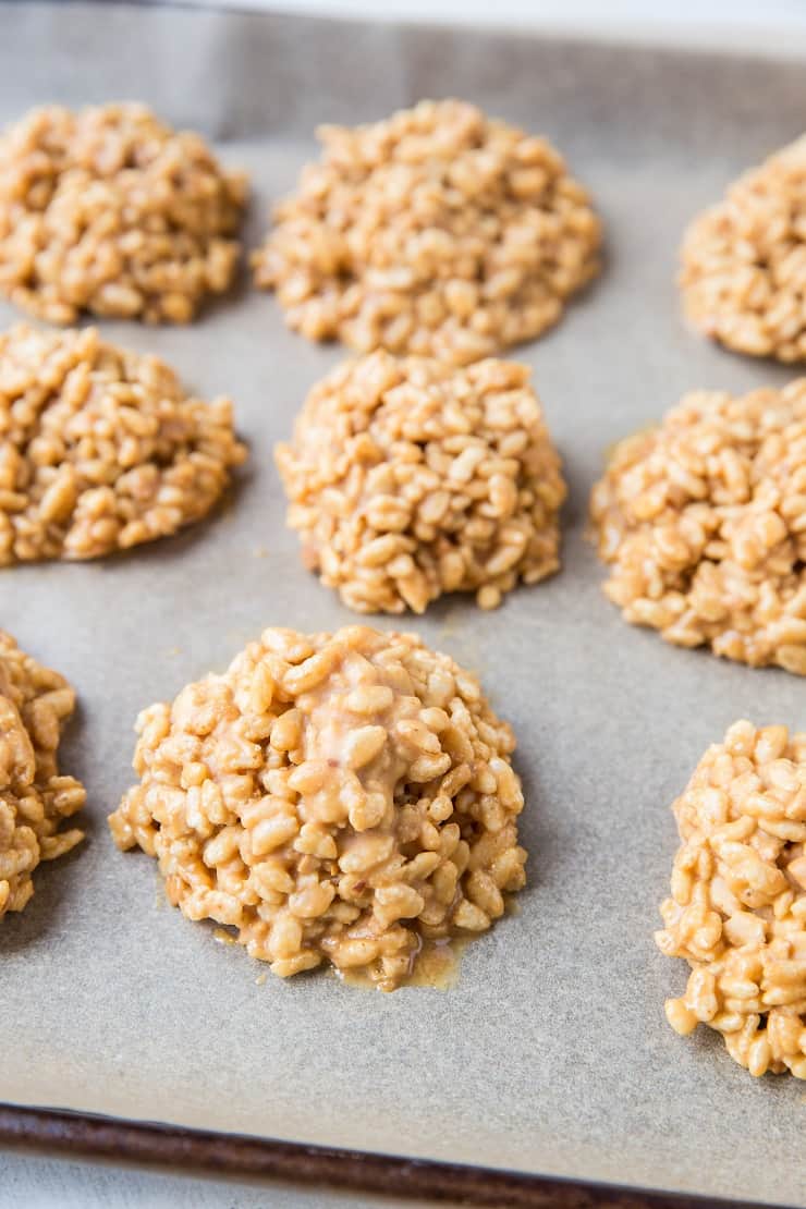 4-Ingredient No-Bake Peanut Butter Cookies - crunchy, vegan, easy to make!