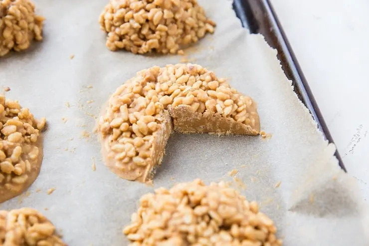 Vegan No-Bake Peanut Butter Cookies with puffed rice 