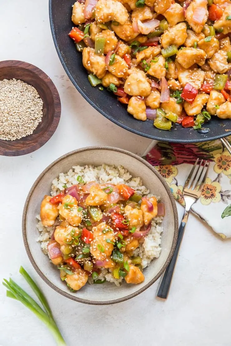 Healthy Sweet and Sour Chicken made grain-free, soy-free and refined sugar-free. paleo friendly. An easy healthy dinner recipe that can be made any night of the week! #chinesefood #paleo #lowcarb #soyfree #healthy