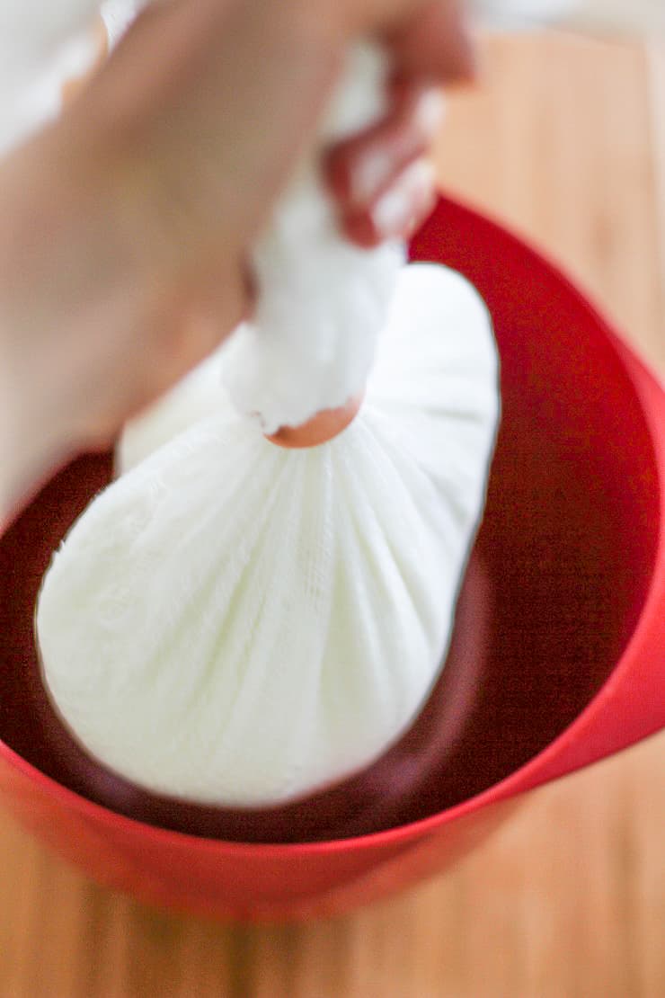 How to make Greek yogurt or to obtain whey from yogurt