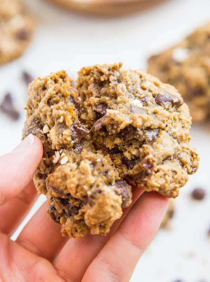 Healthy Pumpkin Oatmeal Cookies - refined sugar-free, gluten-free, chewy, and amazing! 